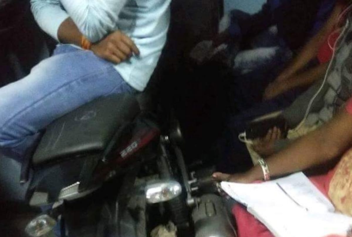 passenger was carrying a bike in coach of delhi faizabad express