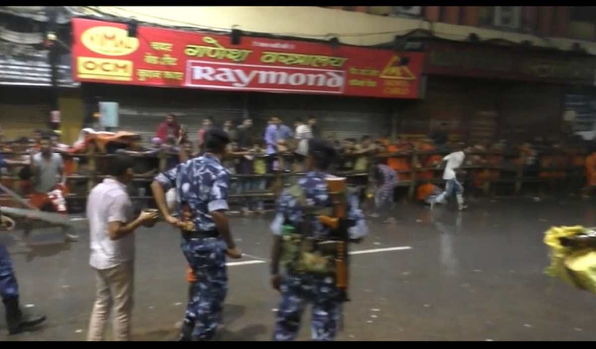 Police lathi charge on kanwariya at kashi video viral