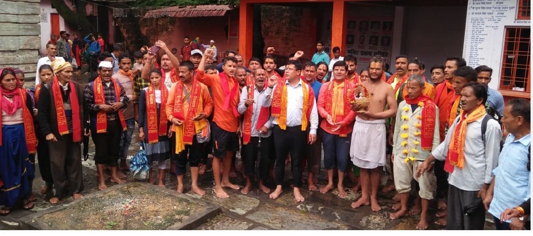 Jalnabhishek of Bagnath after a 55-km trek