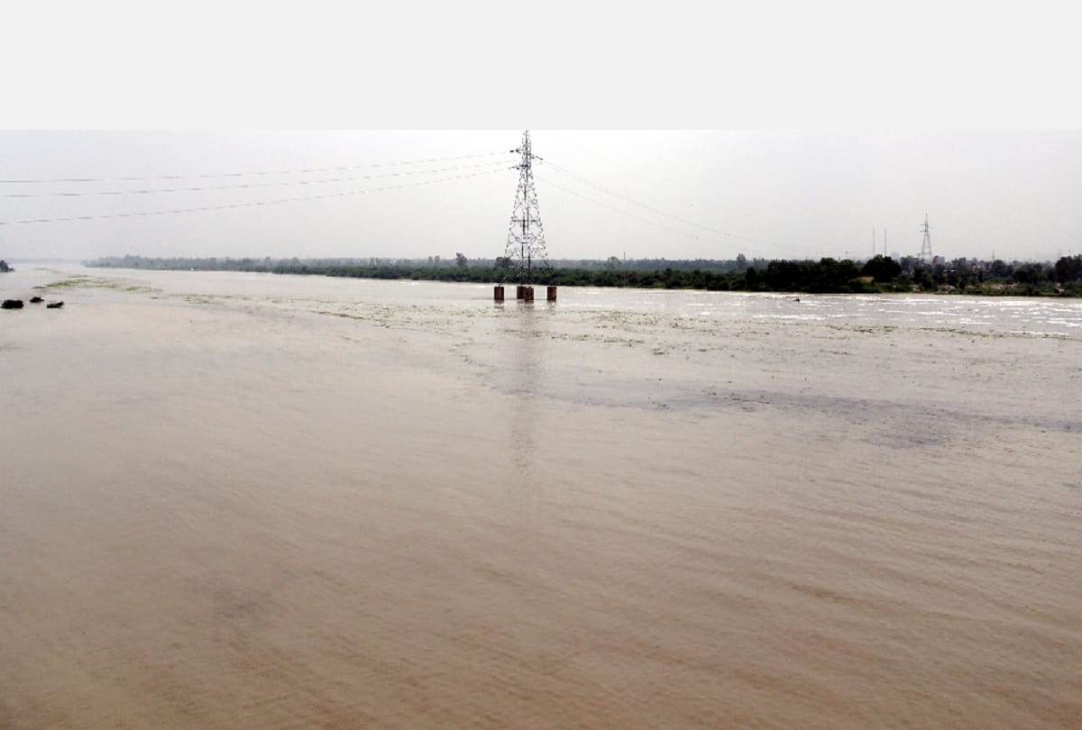 Yamuna, Hindan Putsha and submerged areas increased the checkpoints