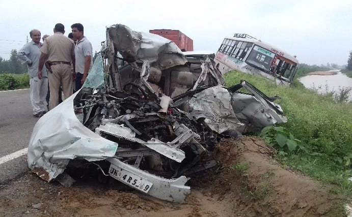 Two car riders die in road accident, one injured