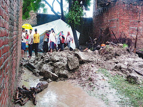 Death due to collapse of raw kotha