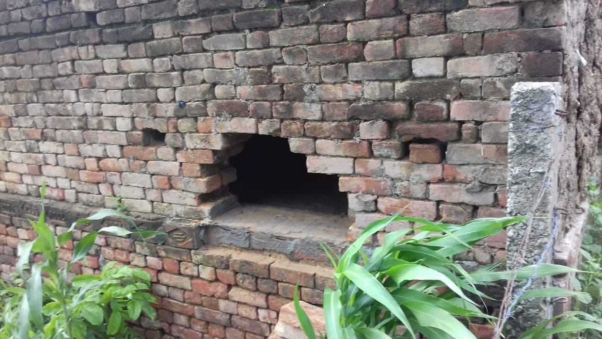 घर में सेंध काटकर आभूषण नकदी चोरी