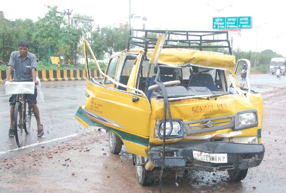 driver of dps school injured in an accident in lucknow