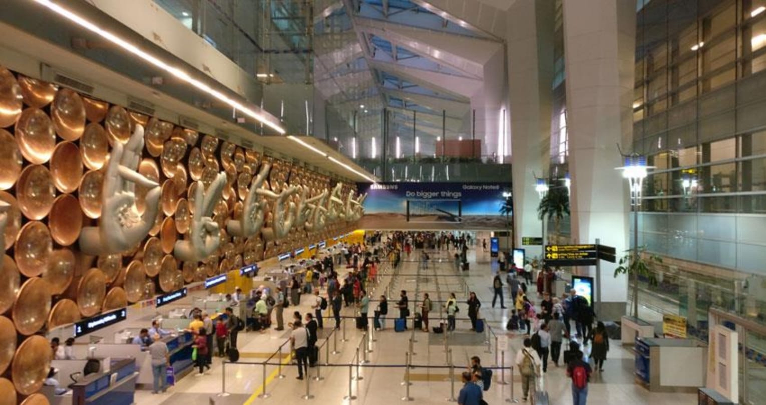 Aeroplane return from runway in varanasi airport