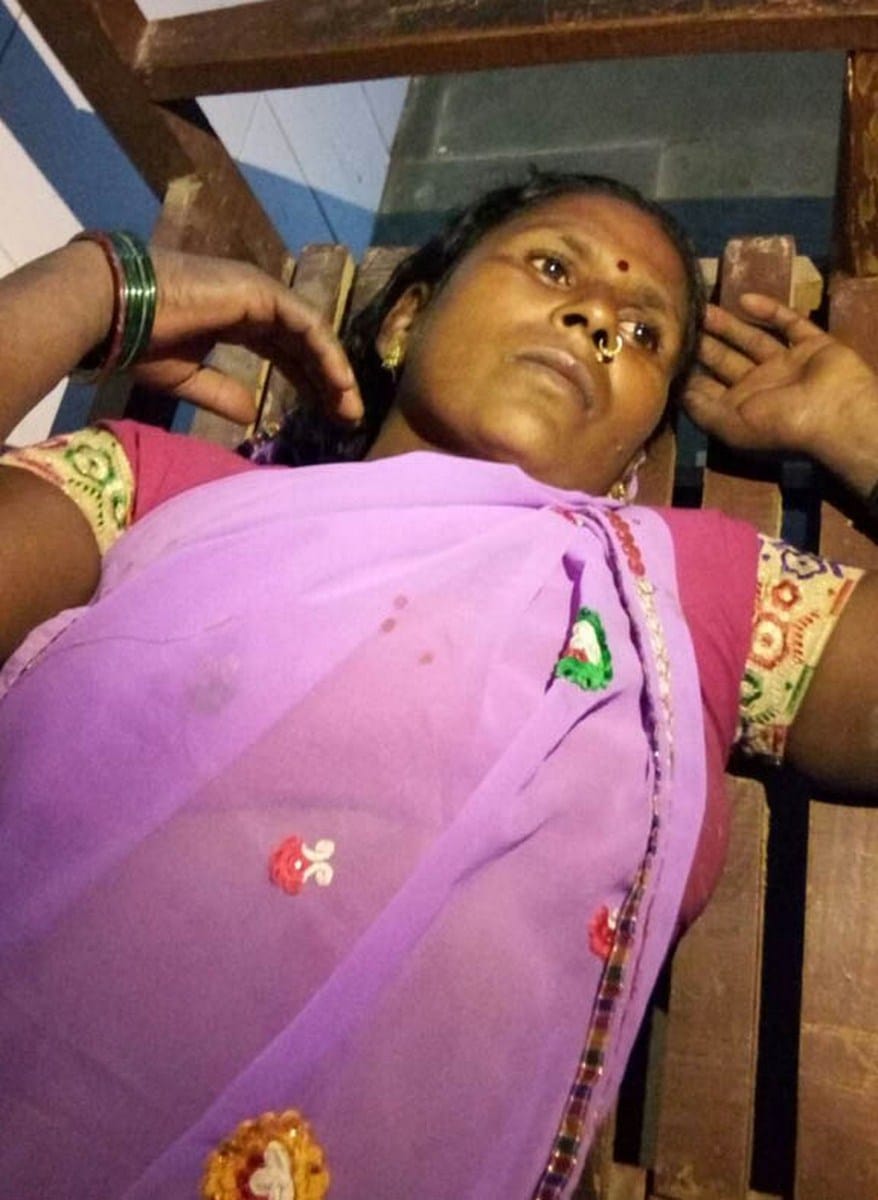 आवारा कुत्तों के झुंड ने फिर किया महिला पर हमला