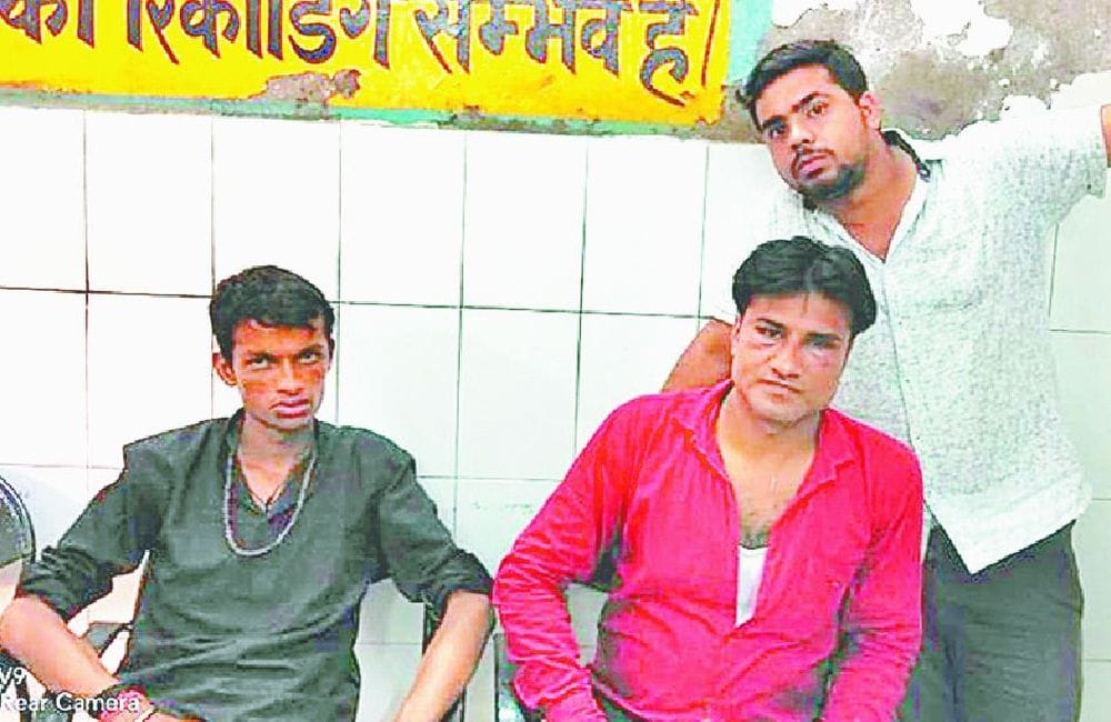 communal tension after bajrang dal workers beating in agra by people