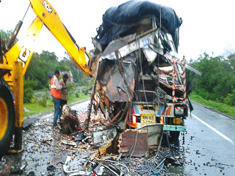 Truck collide with dumpers, driver dies