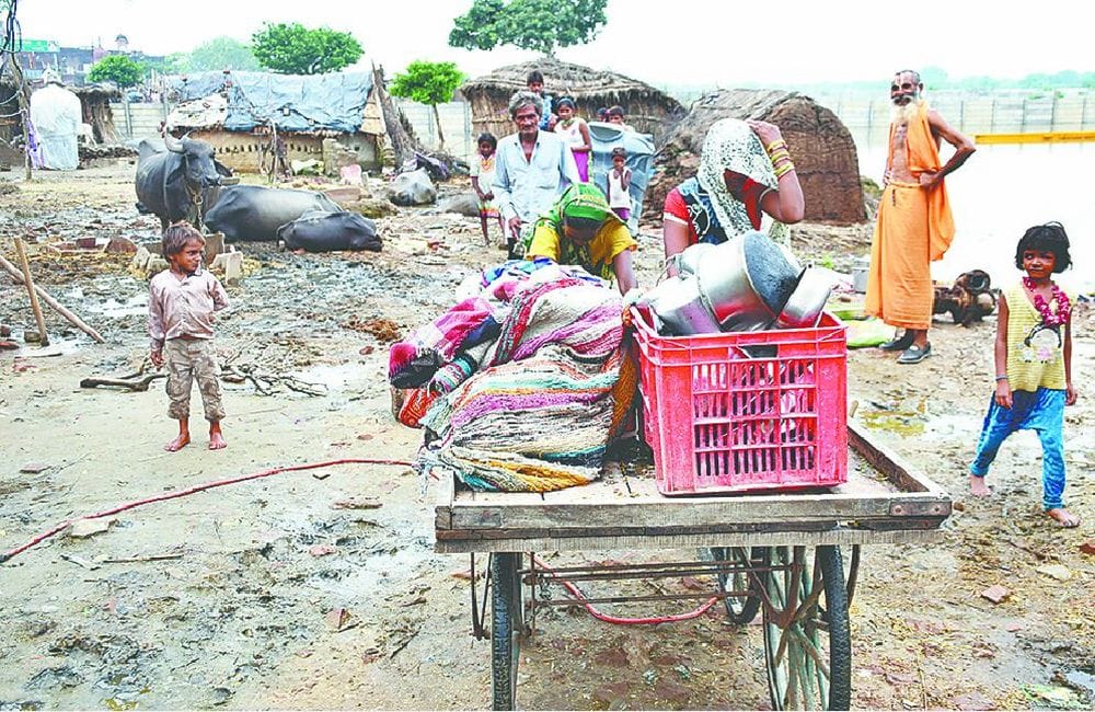 flood situation in mathura vrindvan as Yamuna overflows