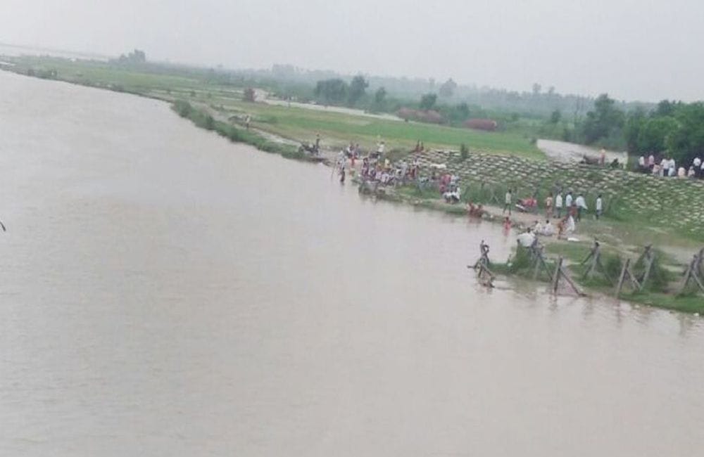 flood alert sounded n kasganj as ganga water level rises