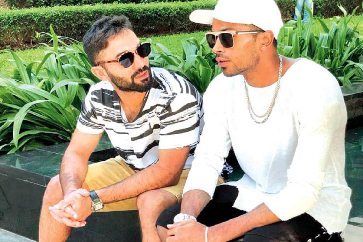 hardik pandya surprises his father after returning to home