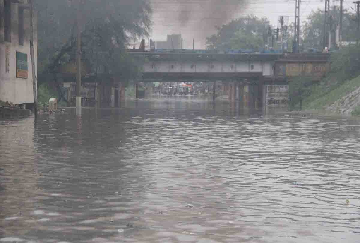 people are facing trouble With rain 