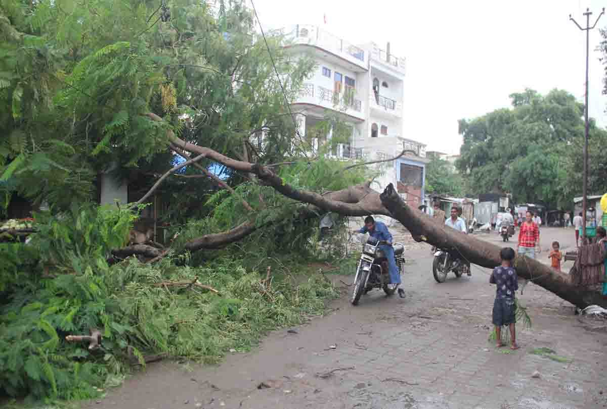 people are facing trouble With rain 