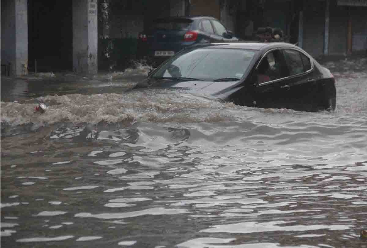 people are facing trouble during rain in kanpur