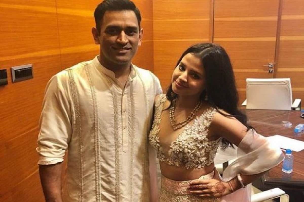 When ms dhoni talks about marriage  and says sakshi is in command at home