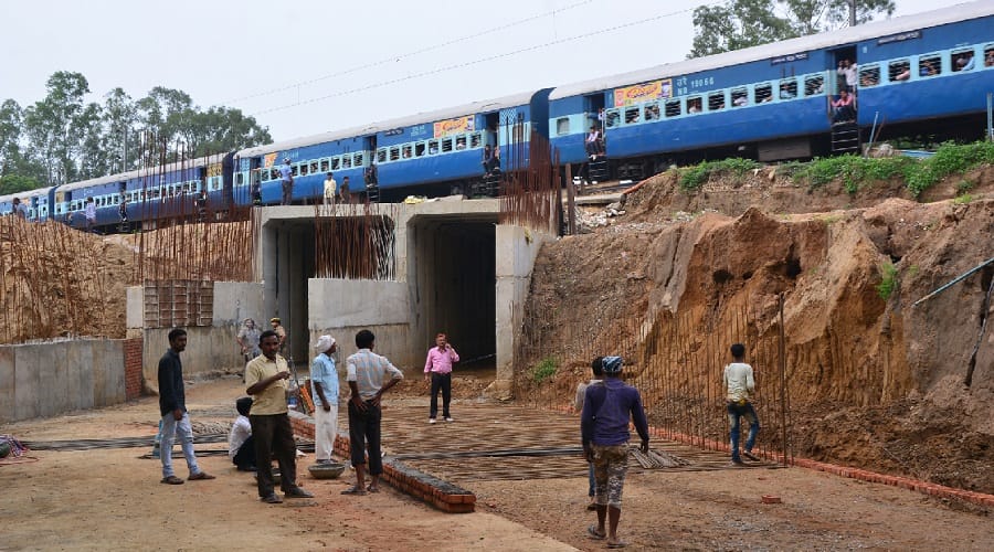 UP: In the officer tension about Kanwar Marg, Commissioner and DIG took stock of underpass