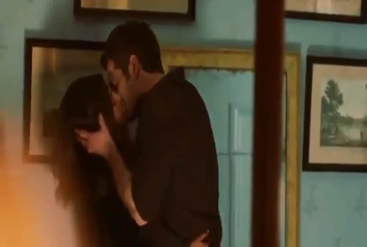 Priyanka Chopra Hot Liplock With Alan Powell In Quantico  Goes Viral