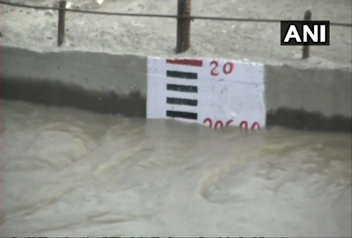 Delhi- Yamuna River continues to flow above danger mark, 10000 people evacuated, all updates