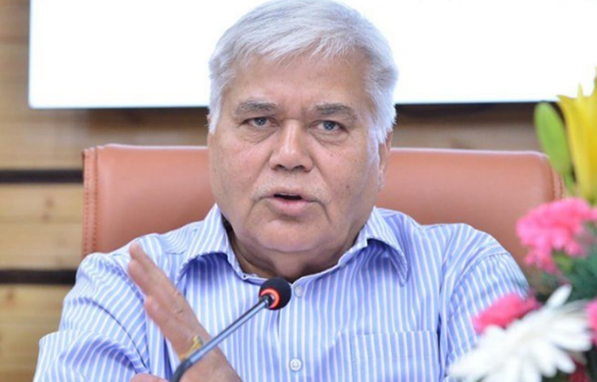 TRAI chief RS Sharma daughter Kavita Sharma threatened on her private Email