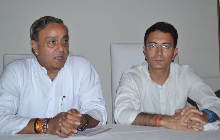 किसानों की आत्महत्या लोकतंत्र पर बड़ा धब्बा: संजय सिंह