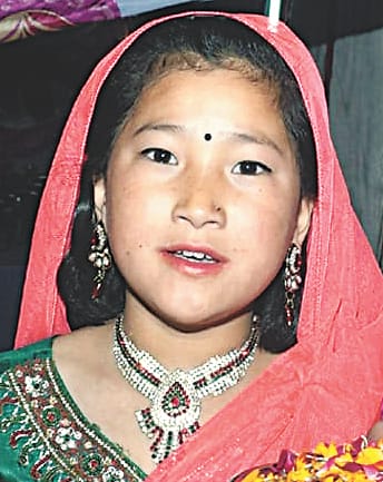 Girl scorching while shooting the stove, death