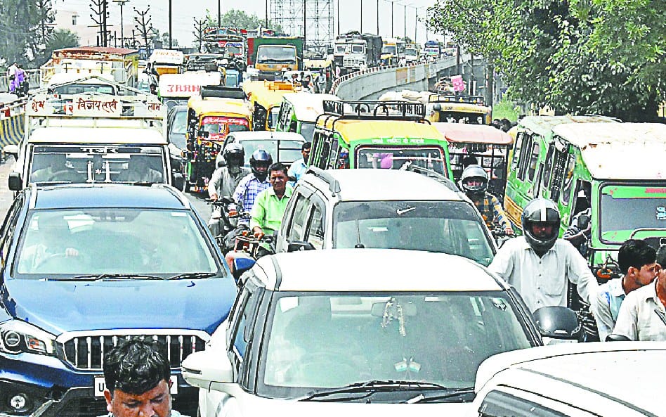 pehle hi din dharaam hui traffic vyavasta