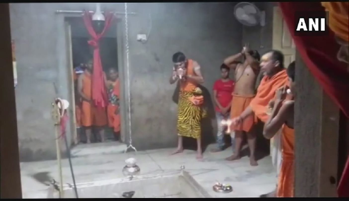 RJD leader Tej Pratap Yadav dressed up as Lord Shiva offers prayers at a Shiva temple