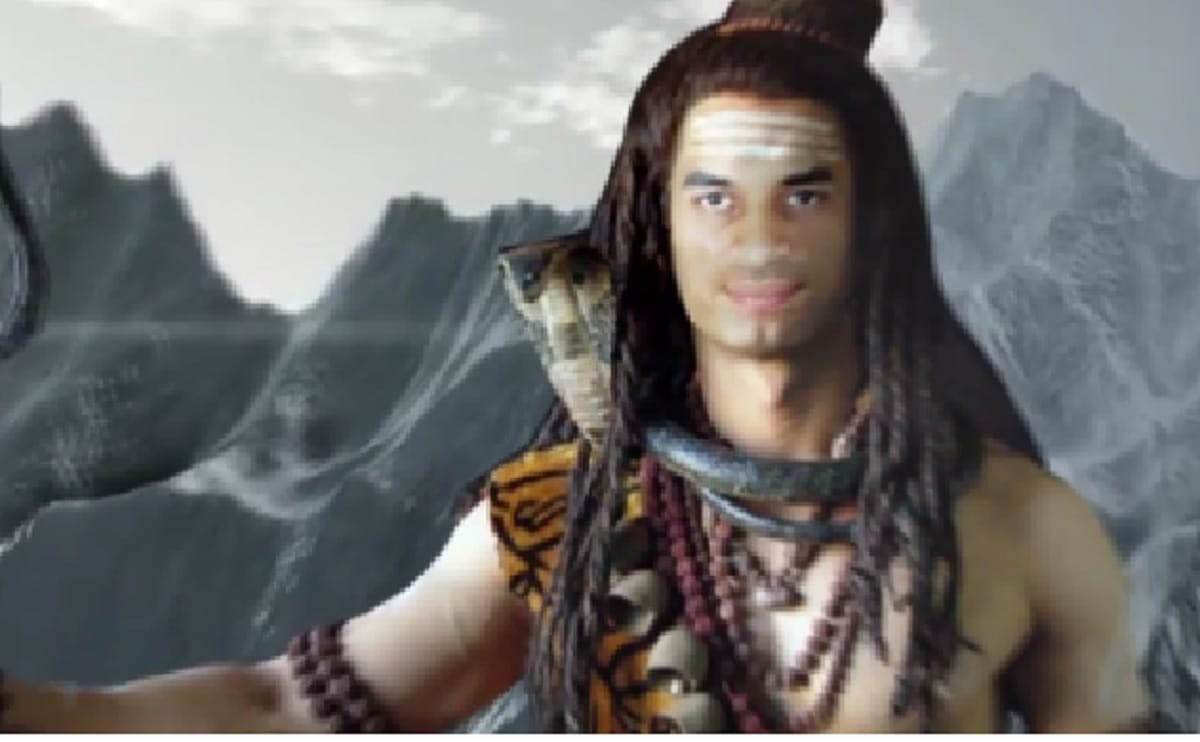 RJD leader Tej Pratap Yadav dressed up as Lord Shiva offers prayers at a Shiva temple