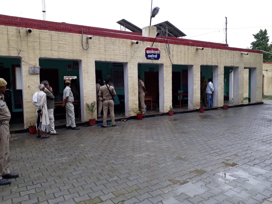 Class 12th girl brutally murder in ghazipur