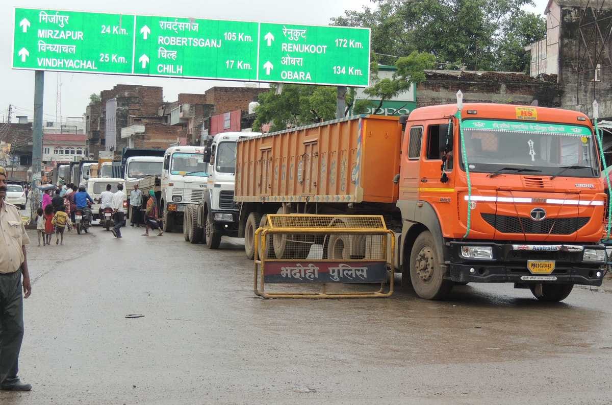 Varanasi allahabad road jam due to sawan mela