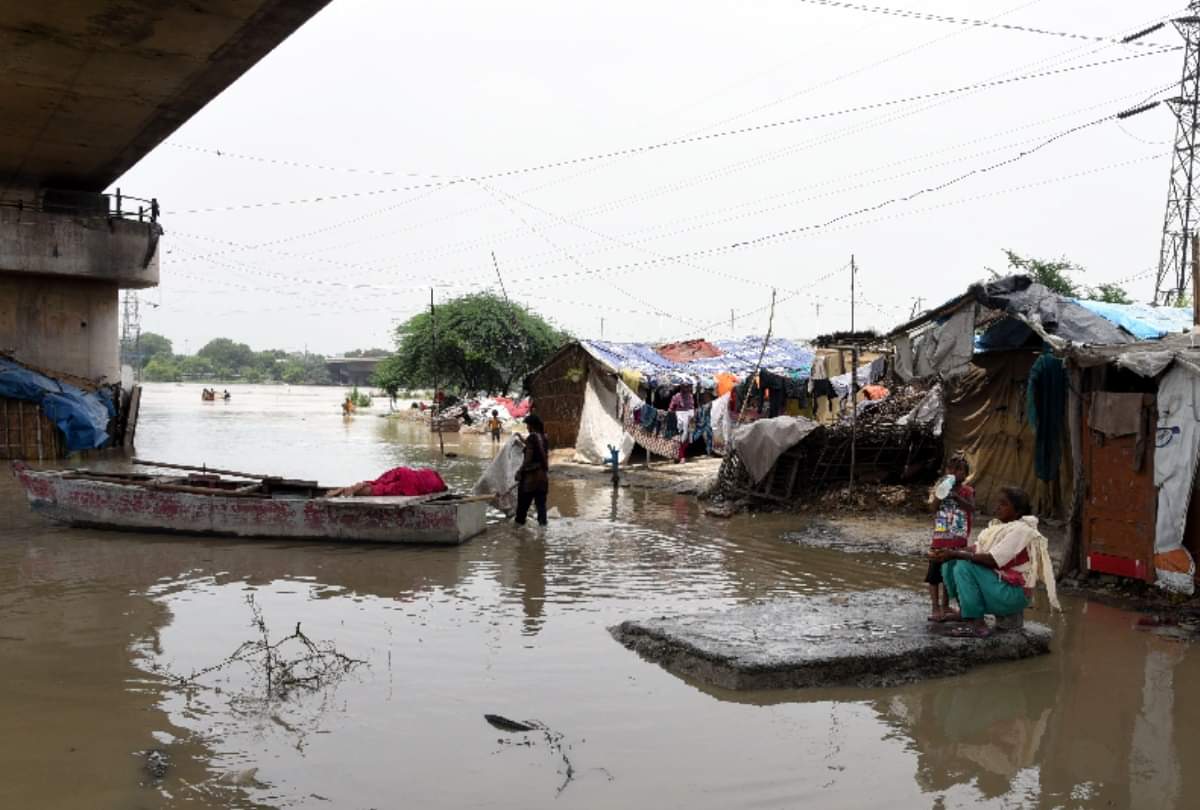 15 people were about to drown in yamuna in burari but administration rescue them