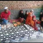 मदरसे में पढ़ाई करते रोहिंग्या मुसलमानों के बच्चे। 