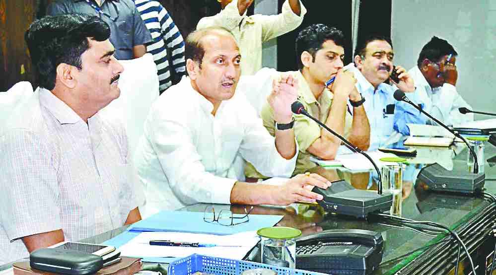 Immediately fill the potholes of Kawad road : rana