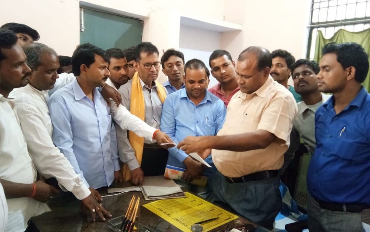कटान से शिव मंदिर का अस्तित्व खतरे में