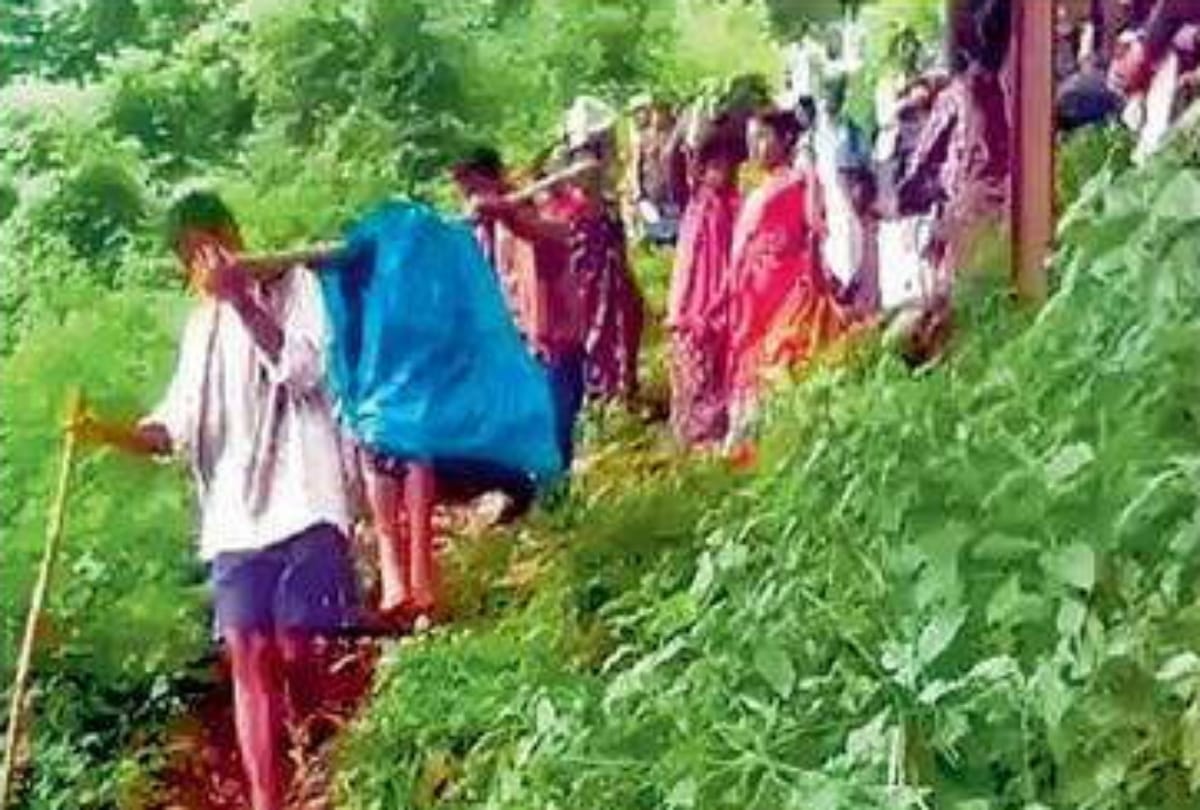 Despite walking 12 km pregnant wife could not reach the ambulance in andhra pradesh 