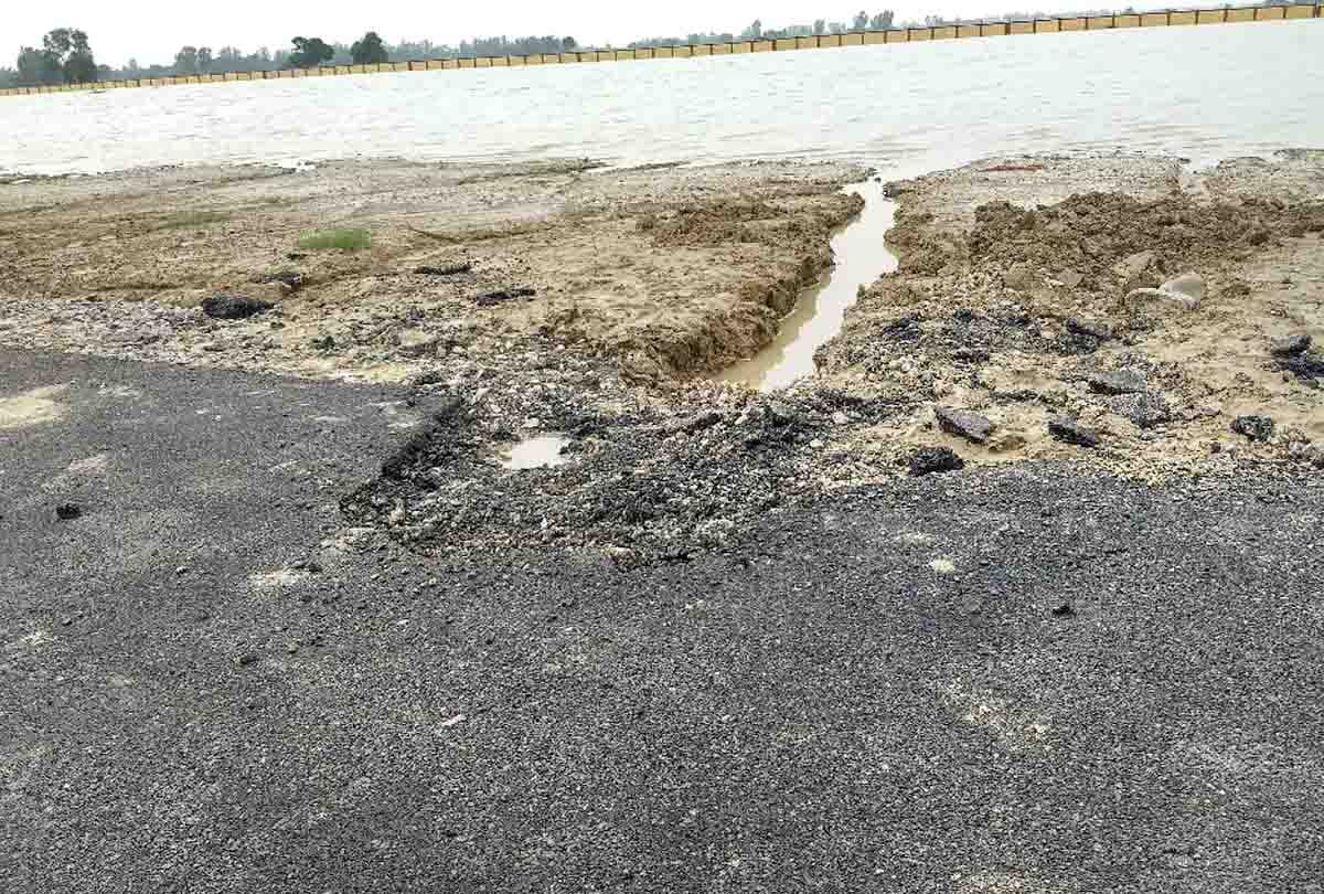 Villagers did stone pelting On refusal to cut off runway