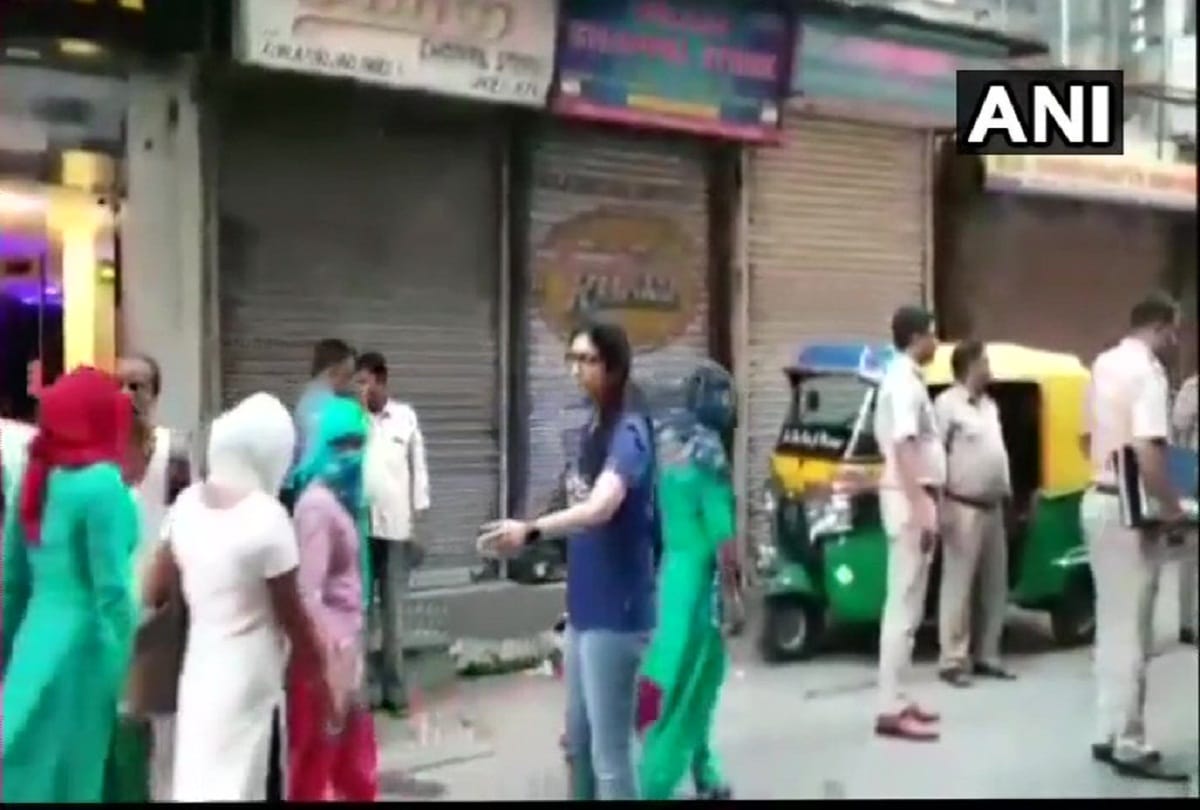 DCW chairperson Swati Maliwal rescued 39 girls from a hotel in Paharganj, delhi
