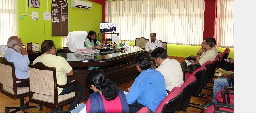 DM took the class of officers on problems