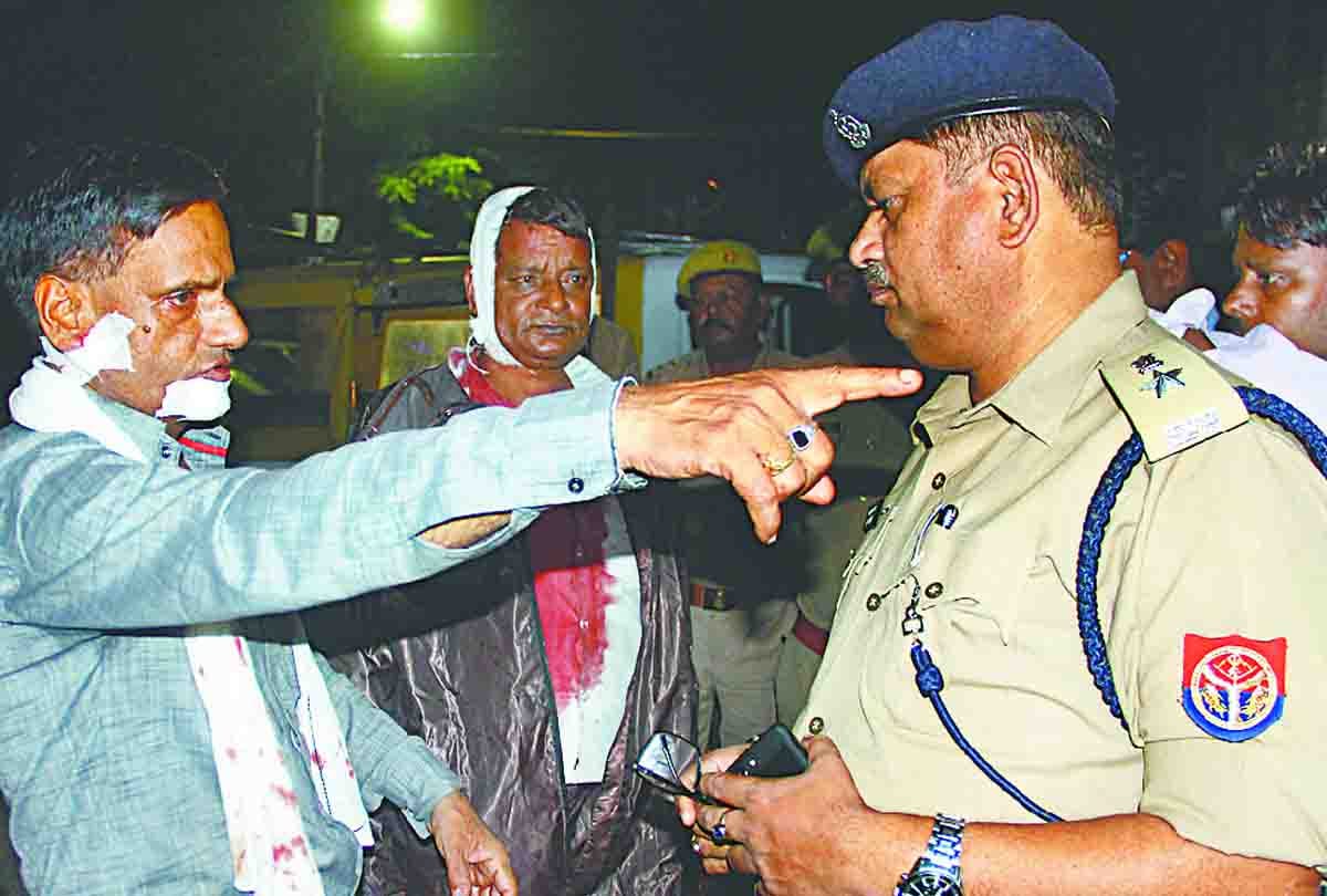 Loot from cashier in Kanpur
