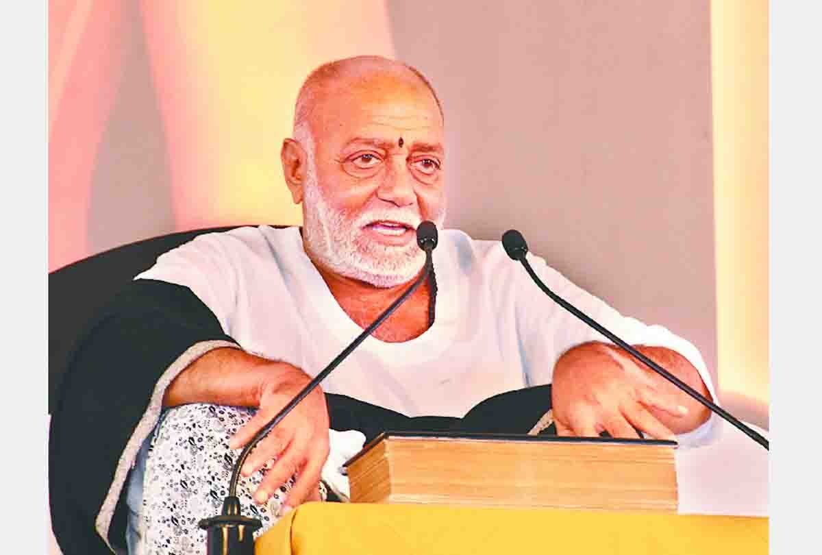 Mourari Bapu gave a big message to womens