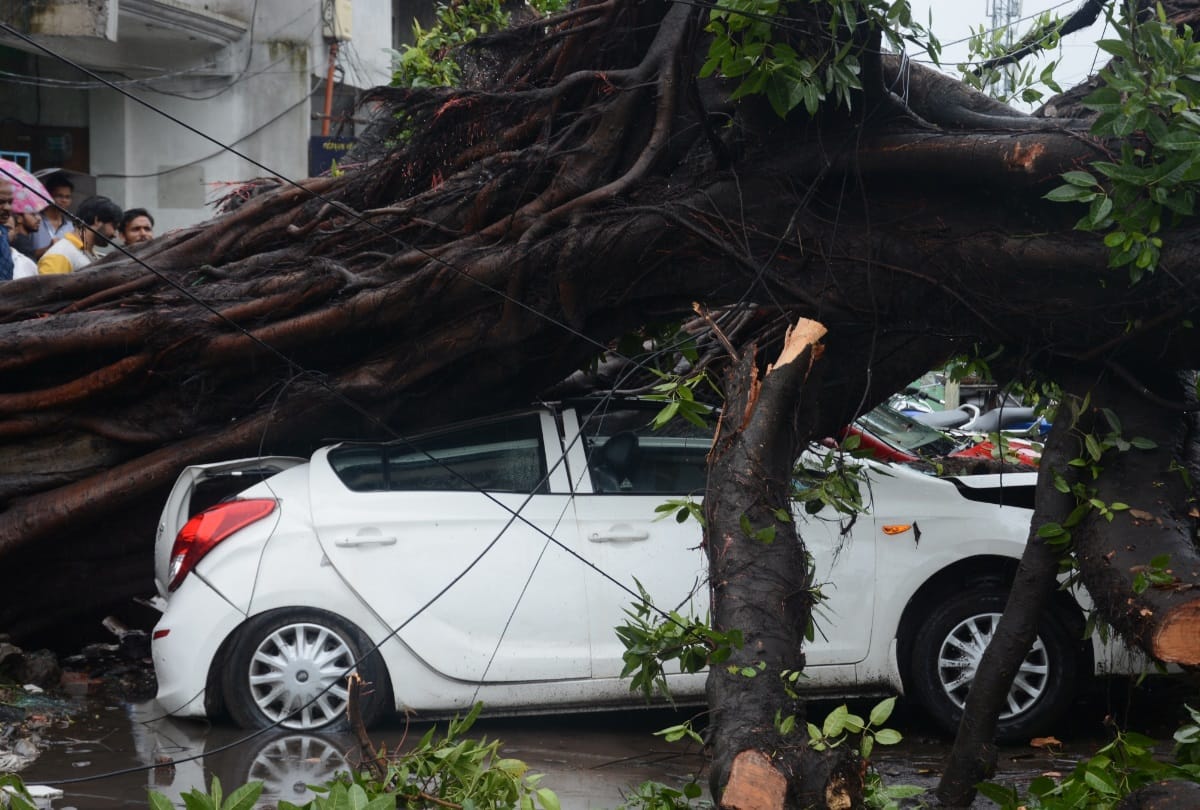 ruckus in nagar nigam executive meet over water logging in lucknow