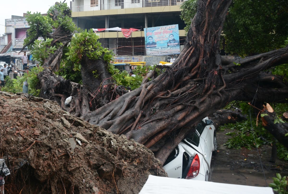 ruckus in nagar nigam executive meet over water logging in lucknow