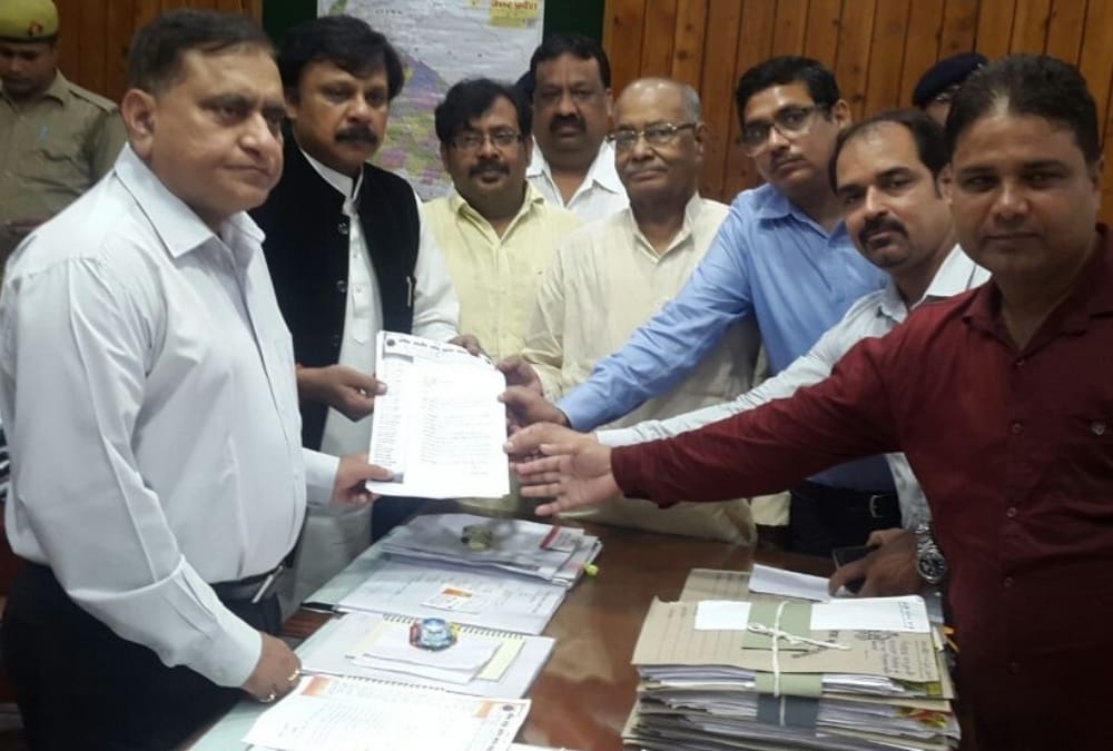 businessmen meet to uttar pradesh dgp om prakash singh.