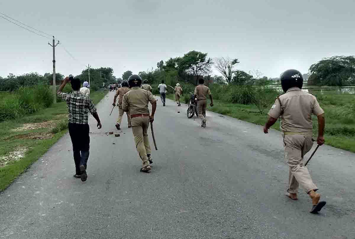 Villagers did stone pelting On refusal to cut off runway