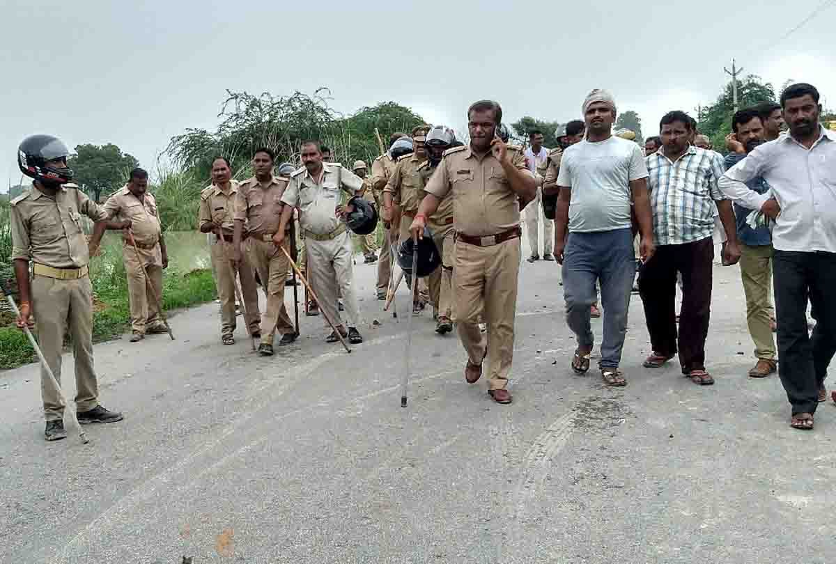 Villagers did stone pelting On refusal to cut off runway