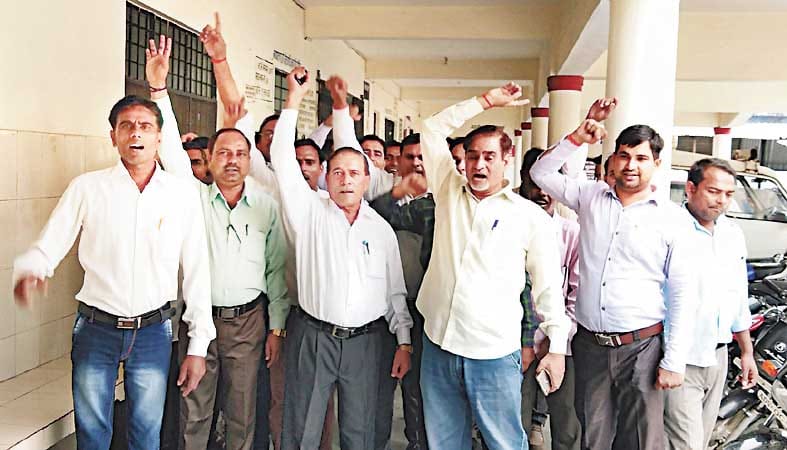 protest of revenu officer in tanda