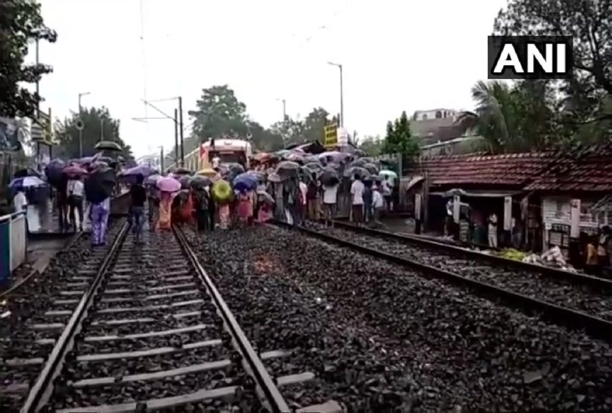 Matua Mahasangha followers stage rail roko andolan against NRC Assam draft in west bengal