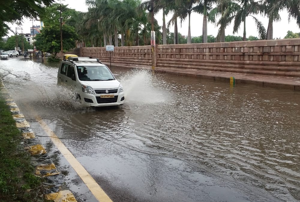 two died because of rain in awadh area.