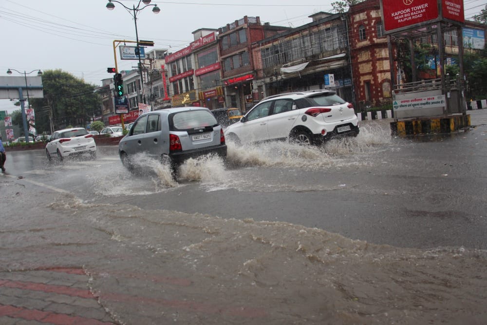 three days heavy rain cloud burst lightning alert in uttarakhand