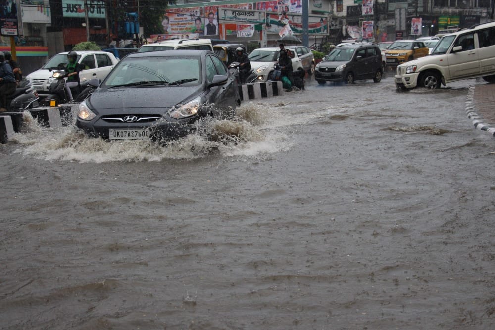 damage because of rain in uttar pradesh.